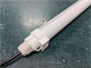 Chicken Coop Quyosh nuri Taymer bilan